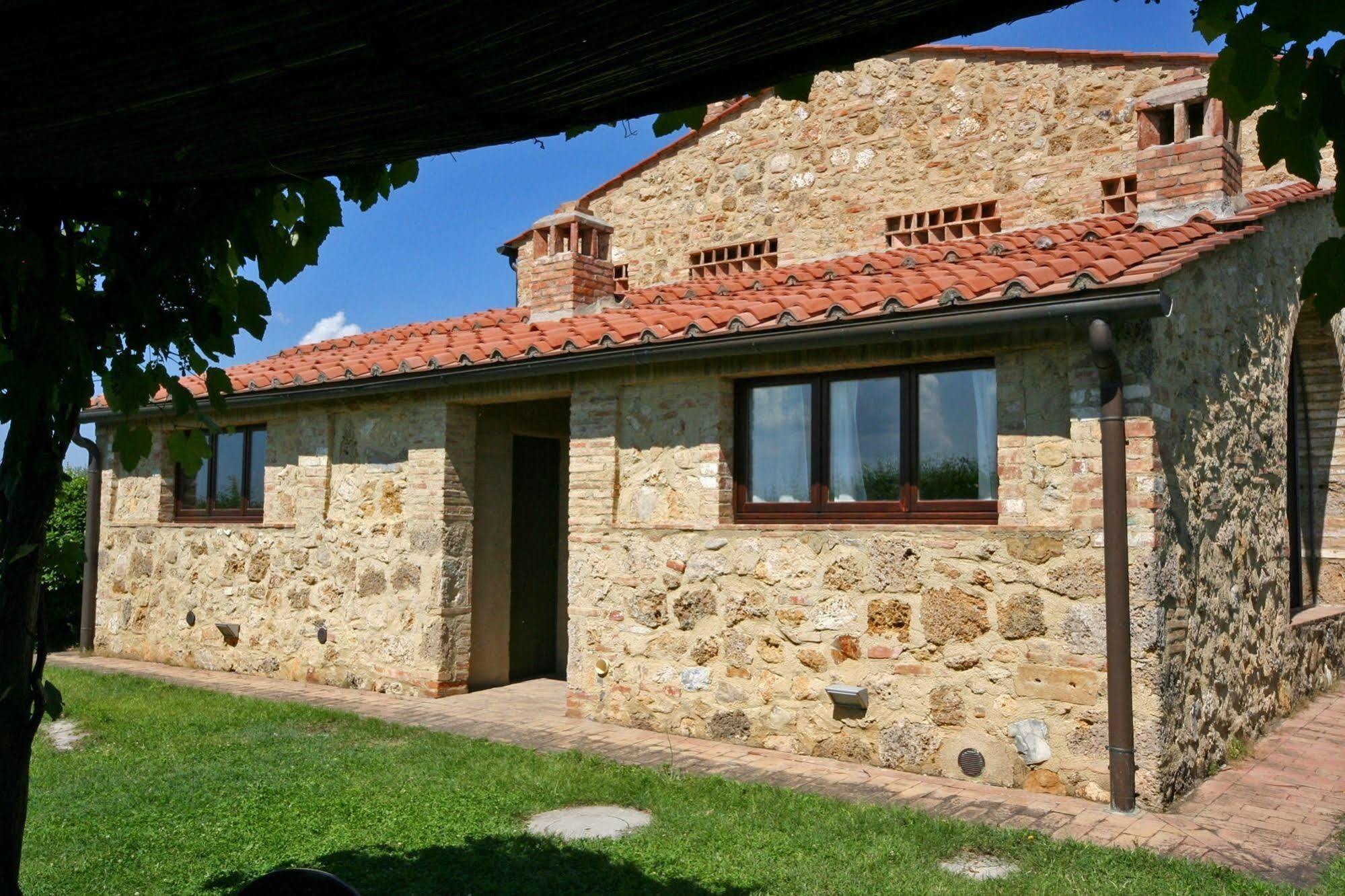 Podere Il Pino ปอจจิบองซี ภายนอก รูปภาพ